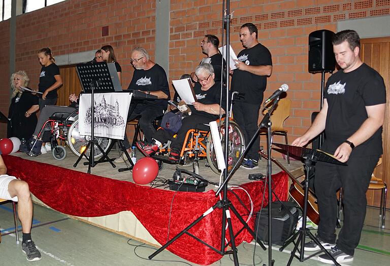 Die Band des Inklusionsvereins Rollywood gestaltete das Theaterfestival mit ihrer Musik, einem Stummfilm und Einblicke in ihr aktuelles Filmprojekt Wüzard. Foto: Irene Konrad