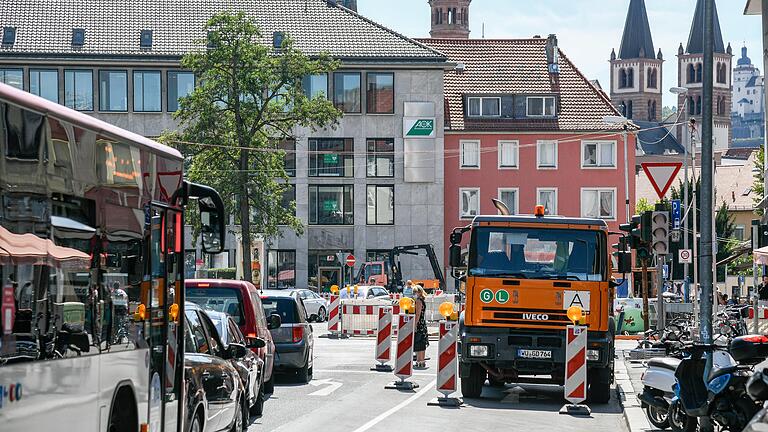 Für viele Autofahrer könnte es auch in den kommenden Wochen nur langsam in der Innenstadt voran gehen. Denn während der Ferien geht die Stadt diverse Baustellen an – so wie hier in der Ludwigstraße.