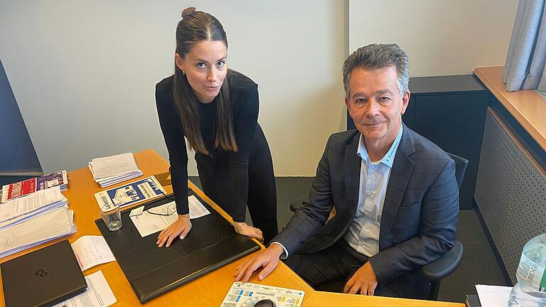 Vanessa und Peter Grampp sind die dritte und vierte Generation im Familienunternehmen. Die 28-Jährige ist vor dreieinhalb Jahren in die Autohaus-Gruppe eingestiegen und Assistentin ihres Vaters in der Geschäftsleitung.