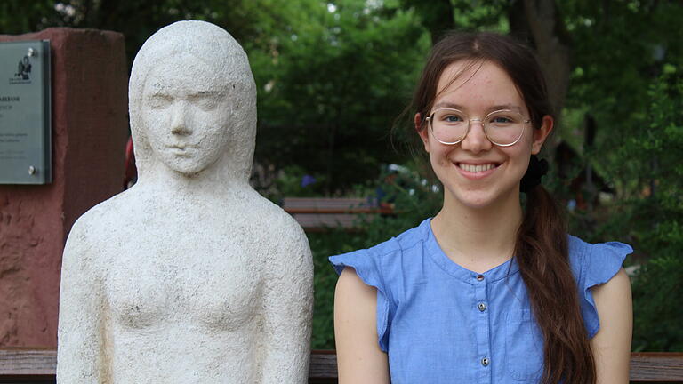 Anka Fahrbach aus Lohr hat den Landeswettbewerb von 'Jugend debattiert' gewonnen. Selbst Schneewittchen sieht so aus, als würde sie den Argumenten der 15-Jährigen aufmerksam lauschen.&nbsp;