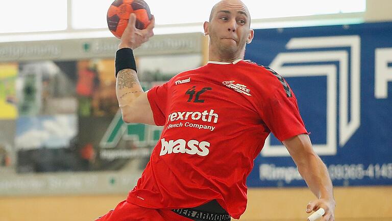 Die frühe Disqualifikation von Lukas Horky (im Bild) brachte die Handballer des TSV Lohr beim TV Erlangen/Bruck merklich aus dem Tritt.