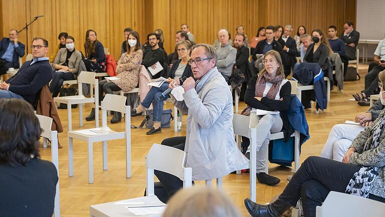 Eine angeregte Diskussion zum Umgang mit Menschen in Obdachlosigkeit fand in dem Workshop der Caritas statt.