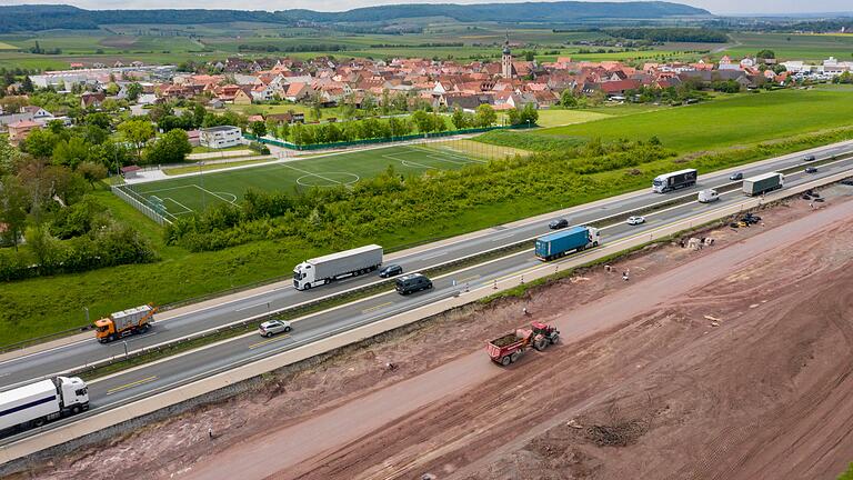 Einmal alles neu auf der Autobahn A3 – hier der Blick von Untersambach in Richtung Abtswind im Landkreis Kitzingen, aufgenommen im vergangenen Jahr.