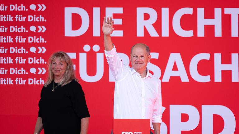 Bundeskanzler Scholz in Dresden       -  Dresden: Beim Wahlkampfauftakt der Sachsen-SPD verspricht Bundeskanzler Scholz eine sichere Rente.