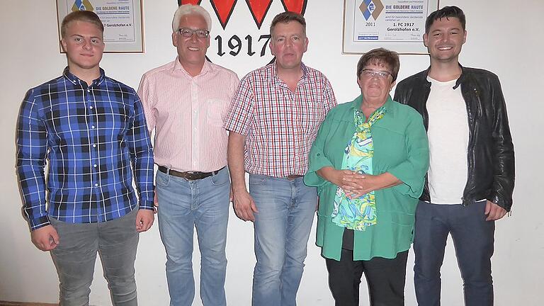 Die neue Vorstandschaft des FC Gerolzhofen (im Bild) von links: Bastian Antretter (3. Vorsitzender), der neue Vorsitzender Ansgar Willacker, sein Stellvertreter Kurt Lembke,  die neue Schatzmeisterin Hermine Seubert und Schriftführer Christian Rothenanger.