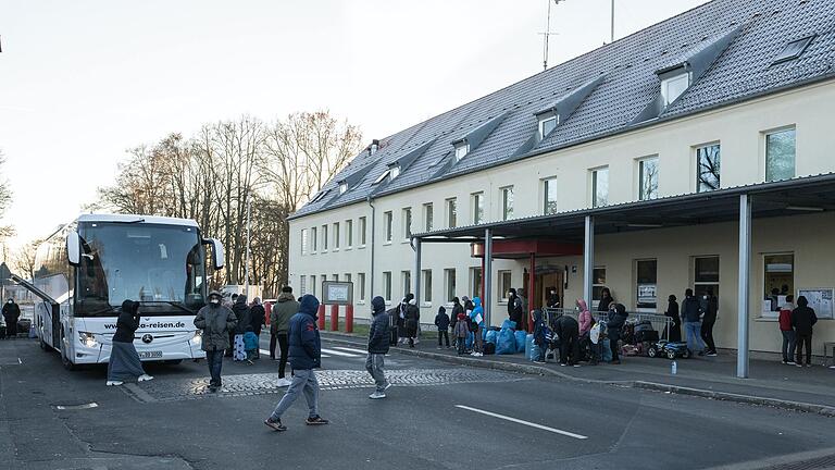 Umzug: Bewohner des Ankerzentrums werden in Anschlussunterkünfte gebracht. Aktuell beträgt die Verweildauer in der Einrichtung drei Monate.&nbsp;