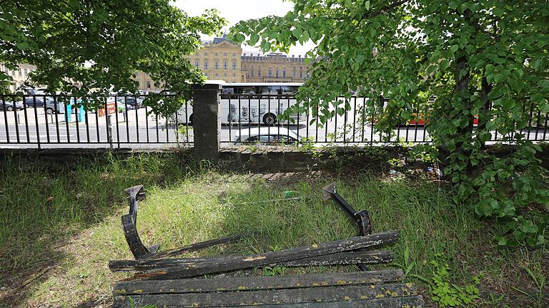 Heute ist der Hatzfeld’schen Garten auf dem Grundstück der Mozartschule gegenüber der Residenz verwildert. Das soll sich ändern. Heute ist der Hatzfeld’schen Garten auf dem Grundstück der Mozartschule gegenüber der Residenz verwildert. Das soll sich ändern. 