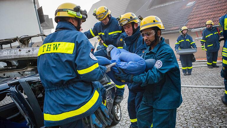 Das Technische Hilfswerk bei einer Übung ehrenamtlicher Kräfte auf dem Truppenübungsplatz Hammelburg. Dass die Bundesmittel um 30 Prozent gekürzt werden sollen, empört die Union.