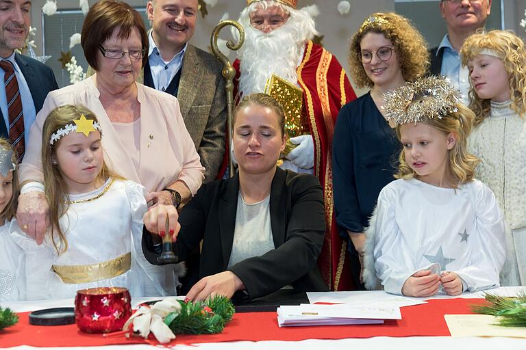 Verena Bentele ist regelmäßig zu Gast in der Region: Im Dezember 2019 eröffnete sie als VdK-Präsidentin das bayerische Weihnachtspostamt in Himmelstadt (Lkr. Main-Spessart). Verena Bentele ist regelmäßig zu Gast in der Region: Im Dezember 2019 eröffnete sie als VdK-Präsidentin das bayerische Weihnachtspostamt in Himmelstadt (Lkr. Main-Spessart).