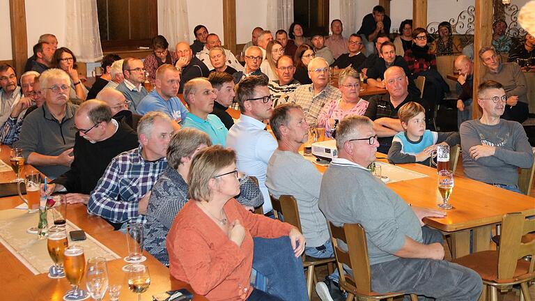Rekordverdächtig war die Resonanz an der Bürgerversammlung in Gerlachshausen: 76 Bürger aus Münsterschwarzach und Gerlachshausen waren gekommen, viele beschwerten sich vor allem über katastrophale Verkehrsverhältnisse. Rekordverdächtig war die Resonanz an der Bürgerversammlung in Gerlachshausen: 76 Bürger aus Münsterschwarzach und Gerlachshausen waren gekommen, viele beschwerten sich vor allem über katastrophale Verkehrsverhältnisse.