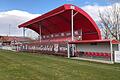 Die überdachte Tribüne in der NGN-Arena des TSV Aubstadt (Schulstadion, Aubstadt)