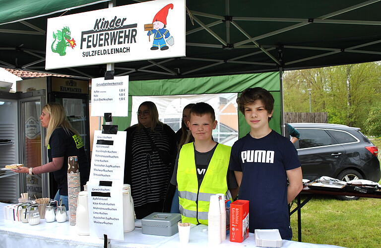 Die Kinderfeuerwehr betreute die Kaffeebar.