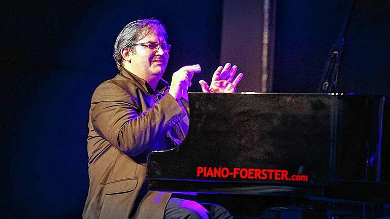 Keine Grenze zwischen Klassik und Jazz: David Gazarov beim Schweinfurter Nachsommer in Halle 410 bei SKF.