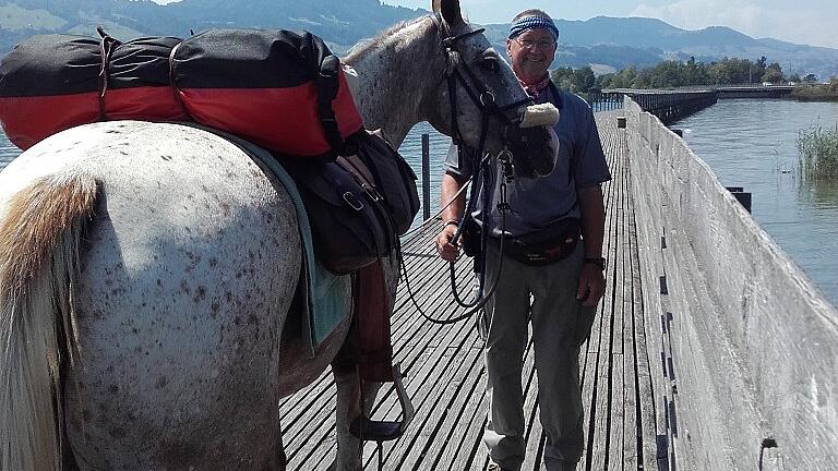 Ein Abenteuer für Mensch und Tier: Nicht immer war der Wanderweg für Wenona geeignet, schmale Stege und steile Treppen stellten das Team vor Herausforderungen.