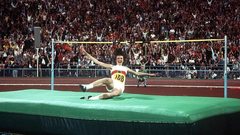 Die damals 16-jährige Hochspringerin Ulrike Meyfarth gewann bei den Olympischen Spielen 1972 in München sensationell Gold für die BRD. Die damals 16-jährige Hochspringerin Ulrike Meyfarth gewann bei den Olympischen Spielen 1972 in München sensationell Gold für die BRD.