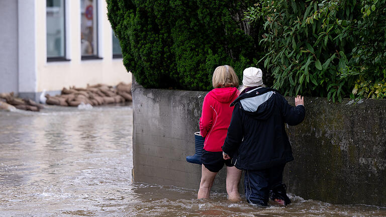 Hochwasser in Bayern - Reichertshofen.jpeg       -  Ob Flut oder Erdbeben, Hurrikan oder Lawine – 'Sobald wir wieder einen Normalzustand haben, machen wir weiter wie bisher und denken nicht mehr wirklich darüber nach', sagt der Katastrophen-Experte Nicolai Hannig von der TU Darmstadt.