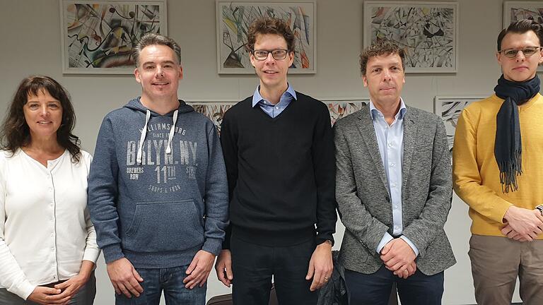 Der neue Vorstand mit (von links) Gabriele Reinhart, Andreas Kanev, Felix Krüger, Jörg Sallath und Gabriel Weber. Der neue Vorstand mit (von links) Gabriele Reinhart, Andreas Kanev, Felix Krüger, Jörg Sallath und Gabriel Weber.