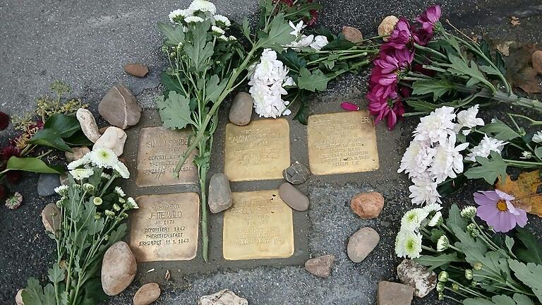 Die Stolpersteine für die Familie Sonder.