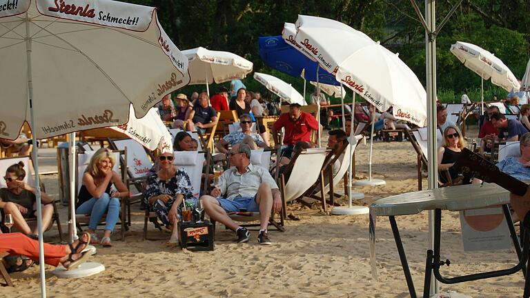 2024 wird es am Bleichrasen in Hammelburg keinen Stadtstrand geben. Das Foto entstand 2021 beim Auftritt von Andreas Kümmert. 2024 wird es am Bleichrasen in Hammelburg keinen Stadtstrand geben. Das Foto entstand 2021 beim Auftritt von Andreas Kümmert.