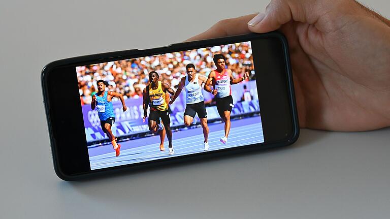In 10,64 Sekunden lief Sha Mahmood Noor Zahi (Zweiter von rechts) die 100 Meter bei der Olympiade im Stade de France in Paris und damit einen neuen afghanischen Landesrekord. In 10,64 Sekunden lief Sha Mahmood Noor Zahi (Zweiter von rechts) die 100 Meter bei der Olympiade im Stade de France in Paris und damit einen neuen afghanischen Landesrekord.