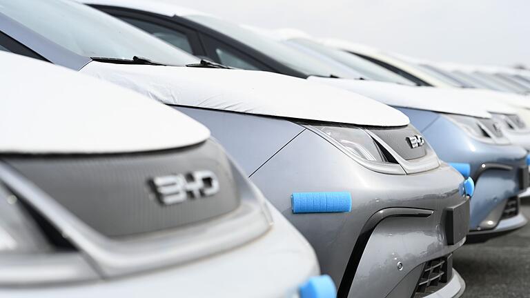 'BYD Explorer No.1' legt in Bremerhaven an       -  E-Autos aus China spielen zunächst noch keine große Rolle auf dem deutschen Markt für Neuwagen. (Archivbild)