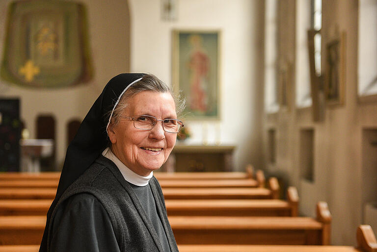 Oberin Schwester Jolanda Scheubner in der Kapelle des Elisabethenheimes.