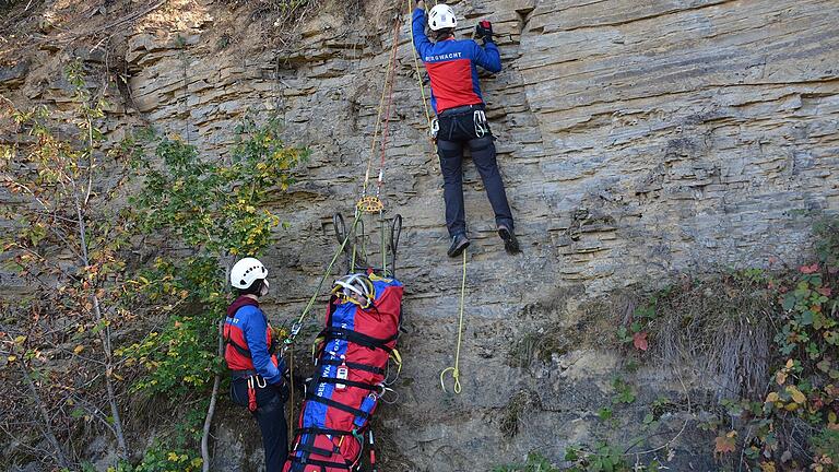 Die Bergwacht Bischofsheim war bei der Großübung des BRK Rhön-Grabfeld bei Strahlungen mit dabei.