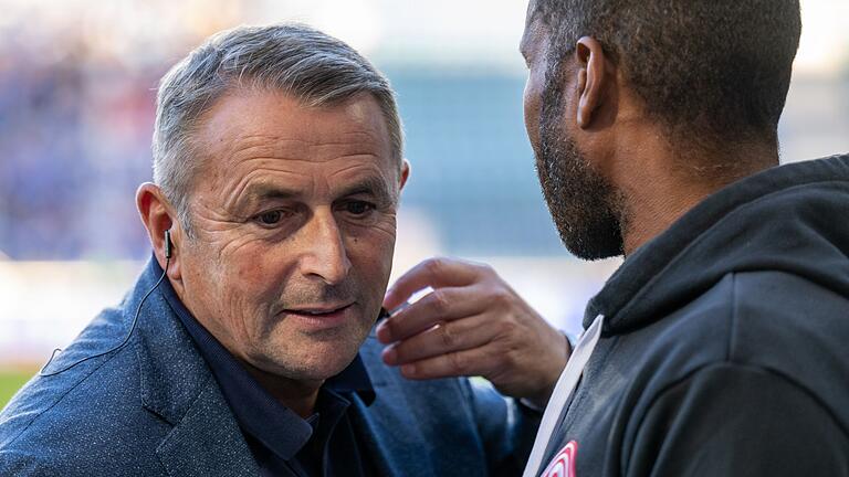 Klaus Allofs und Daniel Thioune       -  Fortuna Düsseldorfs Sportvorstand Klaus Allofs (l.) sieht den Hamburger SV als &bdquo;Riese der 2. Bundesliga&rdquo;