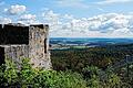 Ein Kleinod in den Haßbergen: Auf dem höchsten Punkt des Basaltberges &bdquo;Bramberg&ldquo; ist der Fernblick atemberaubend.