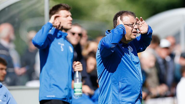 Trainer Harald Funsch will mit seinem FV 04 Würzburg die Klasse halten.