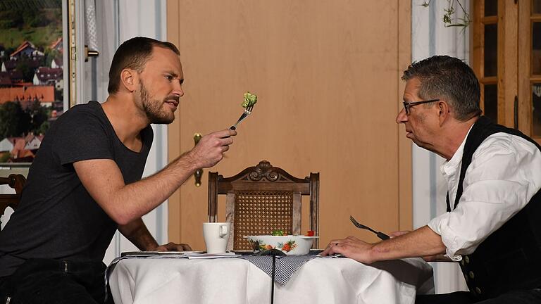 Zum Auftakt der 35. Uettinger Theatertage hatten die 'mundARTisten'&nbsp; in die Aalbachtalhalle eingeladen.