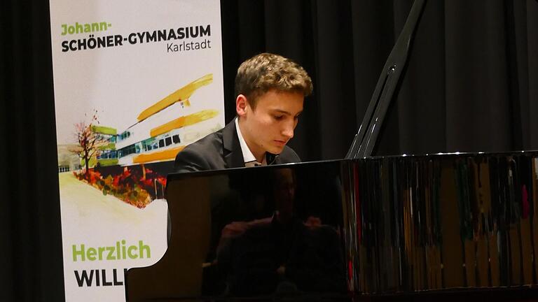 Benedikt Kobel beim Tastenspielabend.