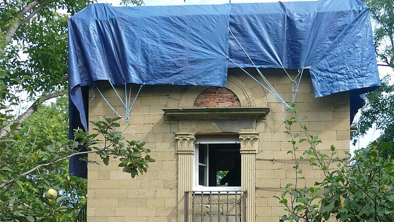 Haus mit Haube: Der Pavillon steht etwas zurückgesetzt am Main in Kitzingen. Am Tag des offenen Denkmals war er in Teilen zu besichtigen.