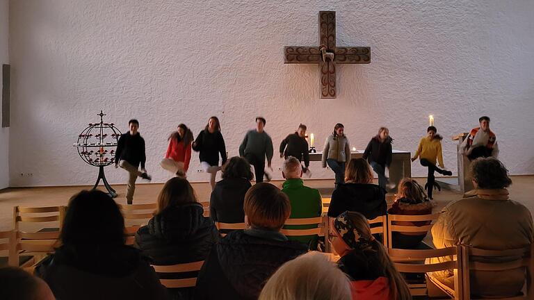 Linedance beim Ostergottesdienst.