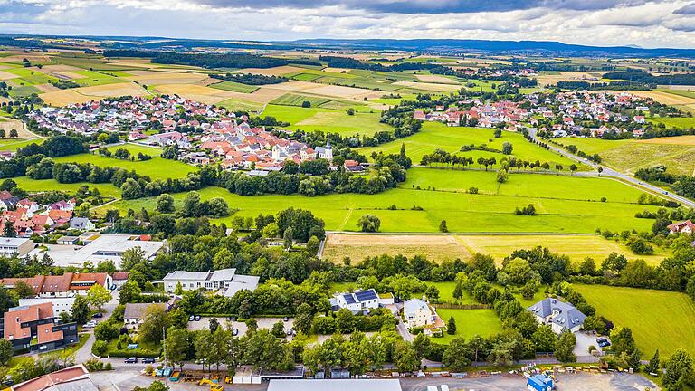 Die Haßfurter Stadtteile - hier Unterhohenried und Oberhohenried (rechts hinten) von Sylbach aus gesehen - stehen im Mittelpunkt einer Bürgerbeteiligung. Die Stadt will wissen, was sich ihre Bürgerinnen und Bürger in Kernstadt und Stadtteilen wünschen.