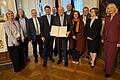 Bei der Verleihung in der Würzburger Residenz (von links): Veronika Köhler, Petra Eckart (Betriebsrastsvorsitzende Deutsche Bahn), Michael Korn (Vizepräsident Jugend im Deutschen Ju-Jutsu Verband), Innenstaatssekretär Sandro Kirchner, Jörn Meiners (Bundestrainer Ju-Jutsu), Roland Köhler, Matthias Köhler, Karin Köhler, Winfried Köhler, Eva Straub (Präsidentin Ju-Jutsu Verband Bayern) und&nbsp; die Regierungspräsidentin Dr. Susanne Weizendörfer.