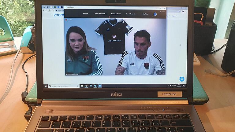 Die etwas andere Pressekonferenz: Weil der FC 05 Schweinfurt sich im Zuge der Corona-Testungen vor dem Pokalspiel bei Schalke 04 abschotten musste, beantworteten Trainer Tobias Strobl und Pressesprecherin Jessica Oldenburger Journalisten-Fragen im Video-Chat.