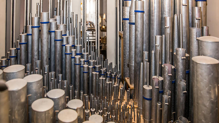 Sieht man sonst nicht: Blick ins Gehäuse der Orgel im Würzburger Kiliansdom. Sieht man sonst nicht: Blick ins Gehäuse der Orgel im Würzburger Kiliansdom.
