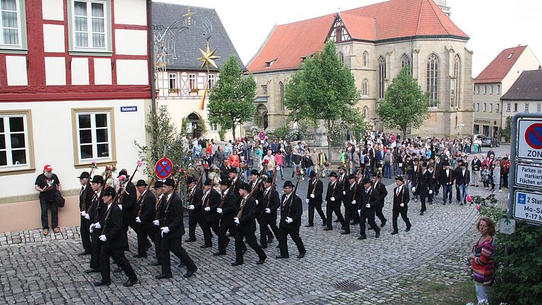 Die Bürgerwehr, hier zu sehen beim Pfingstauszug 2017, hat in Königsberg eine lange Tradition. Aber ist es noch zeitgemäß, dass die Teilnahme Männern vorbehalten ist?