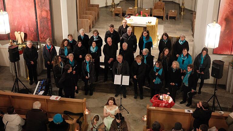 Therissimo unter der Leitung von Bernhard Oberländer begeisterte in der vollbesetzten Pfarrkirche in Obertheres die anwesenden Zuhörer bei den 'Weihnachtserinnerungen'.