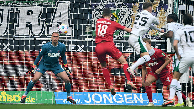 Borussia Mönchengladbach - 1. FC Köln, Robin Hack       -  Robin Hack setzte sich beim Treffer zum 2:2 energisch durch.