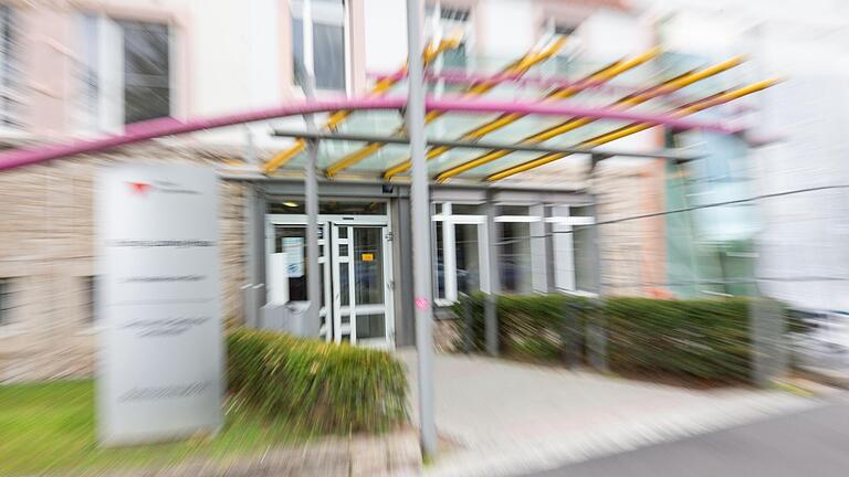 Bleiben die Kliniktüren am König-Ludwig-Haus in Würzburg für Menschen mit einer Seltenen Erkrankung schon bald verschlossen? Bleiben die Kliniktüren am König-Ludwig-Haus in Würzburg für Menschen mit einer Seltenen Erkrankung schon bald verschlossen?