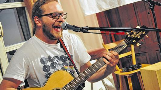 Virtuose an der Gitarre: Stefan Pratsch.