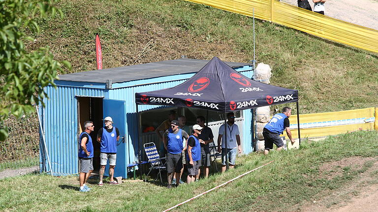 Waghalsige Sprünge und packende Rennen auf der &quot;Alm&quot; in Bramberg beim Motocross