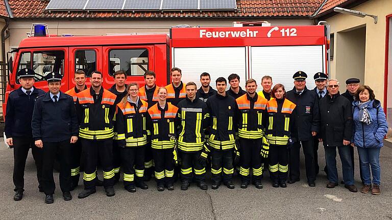 Die Teilnehmer der Leistungsprüfung sowie Kommandant Peter Reuß (links), Philipp Renninger (rechts), Werner Graf, Jürgen Fuß, Günter Braun und Ingrid Stryski. Die Teilnehmer der Leistungsprüfung sowie Kommandant Peter Reuß (links), Philipp Renninger (rechts), Werner Graf, Jürgen Fuß, Günter Braun und Ingrid Stryski.
