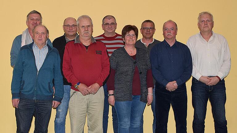 Die drei Vorsitzenden des Sportvereins Neuendorf (von rechts) Rainer Kübert, Heribert Rauch und Bernd Breitenbach ehrten die langjährigen Mitglieder (von links) Arnold Ries, Hans Hübner (beide 40 Jahre), Edgar Amend, Jürgen Nickel, Armin Bernard (jeweils 50 Jahre) und Bernadette Baldauf (25 Jahre).