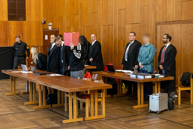 27. September 2022, Stadthalle Schweinfurt: Der erste von sieben Verhandlungstagen, die das&nbsp; Landgericht Schweinfurt für den Prozess um den Tod von Josef D. angesetzt hatte.&nbsp;