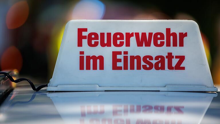 Feuerwehreinsatz       -  Die Feuerwehr warnt vor Waldbränden. (Symbolbild)