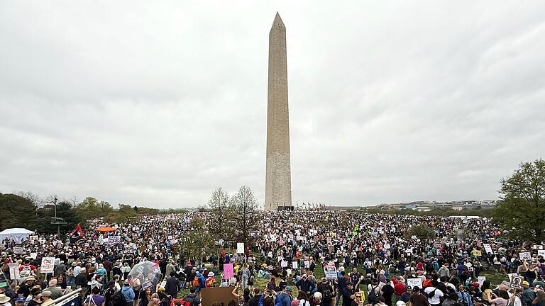 Demonstrationen in den USA gegen US-Präsident Trump - Eine große Demonstration gab es in der US-Hauptstadt Washington, unweit des Weißen Hauses. Demonstrationen in den USA gegen US-Präsident Trump - Eine große Demonstration gab es in der US-Hauptstadt Washington, unweit des Weißen Hauses.