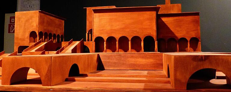 Modell einer idealen Stadt nach einem Entwurf von Leonardo da Vinci Modell einer idealen Stadt nach einem Entwurf von Leonardo da Vinci